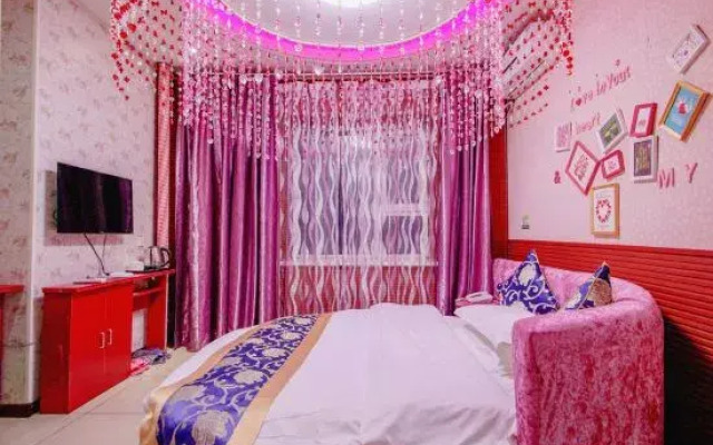 Daqing Zhichingchun Holiday Hotel (Baicheng Railway Station)