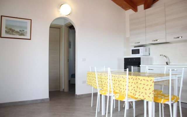 Modern & Chic Pool House 24