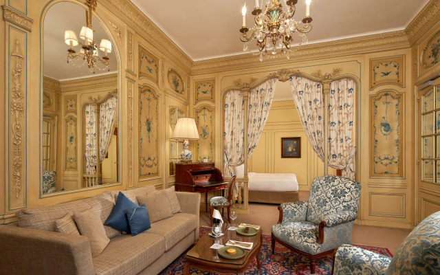 Hotel Raphael