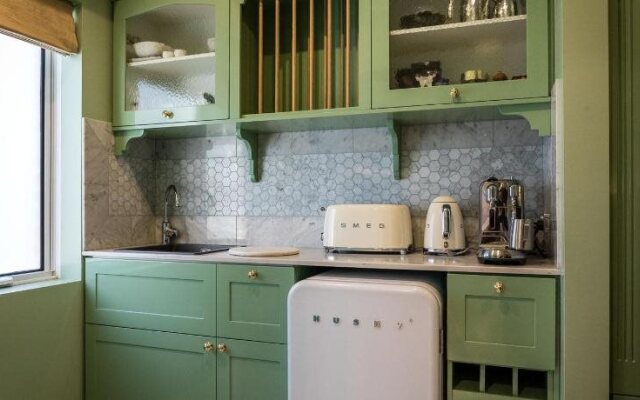 Studio Guest Suites