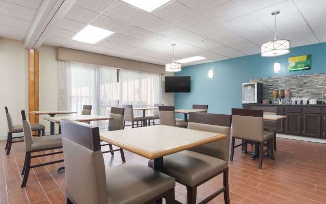 Quality Inn Magnolia