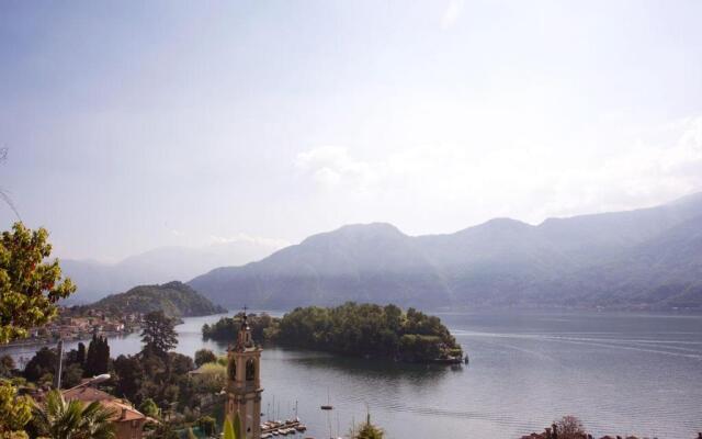 Sala Comacina Apartment No 1 (Sleeps 10)