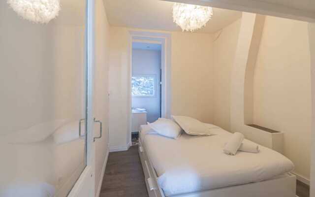 Superb bright and spacious apt in Marseille