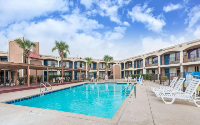 Days Inn San Antonio Coliseum
