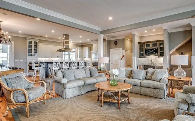 112 Tolater 8 Br Home by RedAwning