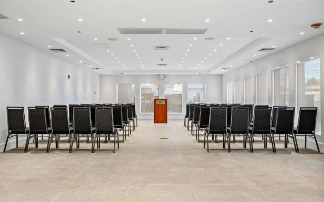 Отель Doubletree By Hilton New York Jfk Airport