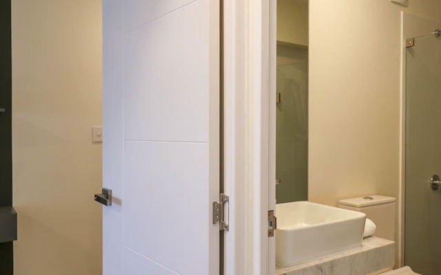 w Spectacular 2BR in the Heart of Miraflores