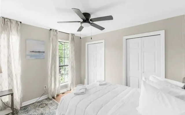 21st Street Evergreen Charm