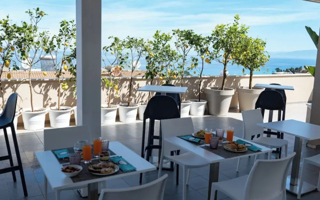 Middle Town Palace Tropea