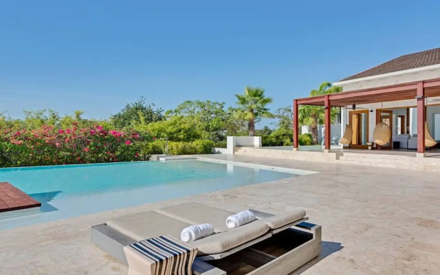 Modern Oasis Stunning Views of Golf Course River