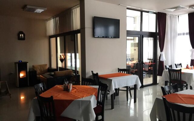 Hotel Ela - UTB P. Hilendarski