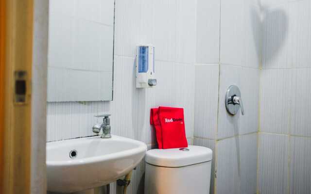 RedDoorz Plus near Mall Panakukang 2