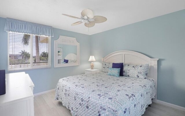 Unique Beachfront Condo With Panoramic Beach View