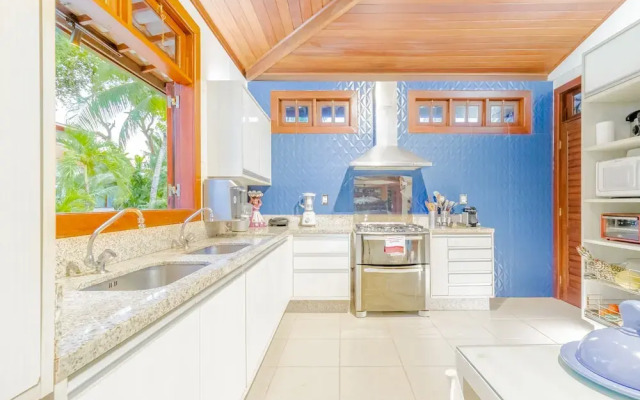 PF41 House 6 Bedrooms 300m from the Sea