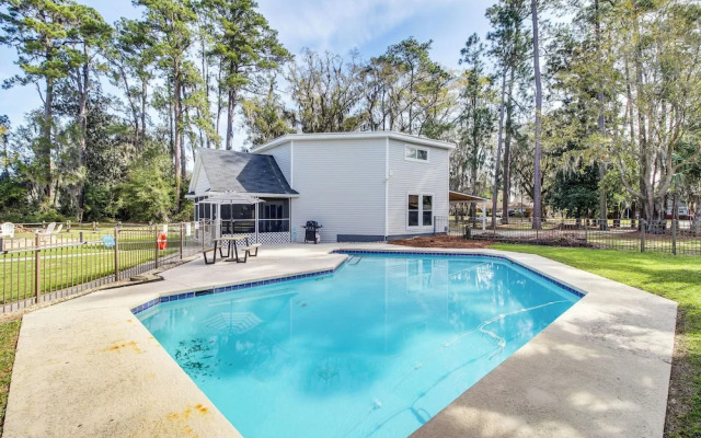 Riverfront Savannah Getaway w/ Pool & Dock!