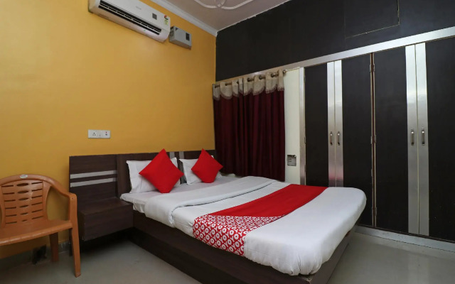 OYO 37116 Hotel Singh Palace