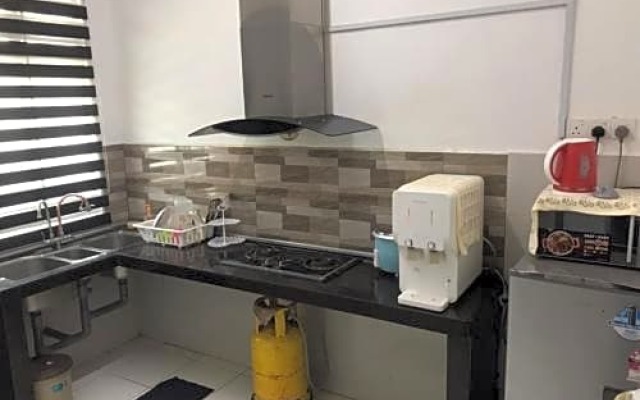 OYO Home 90359 Homestay Bandar Putra 2