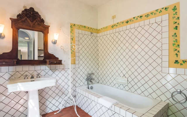 Cosy Farmhouse in Bacchereto With Swimming Pool