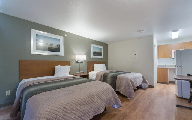 HomeTowne Studios by Red Roof Dallas - Irving