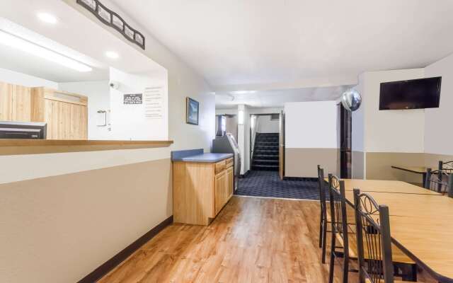 Super 8 by Wyndham Sidney NY