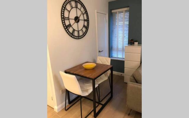 Alison15 - Superior Clifton Studio Apartment