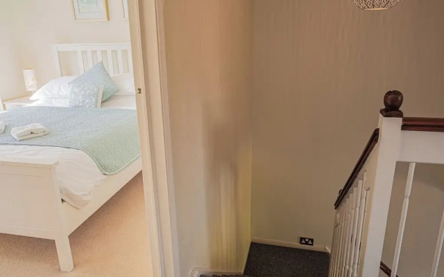 Central 2BD with Garden and Free Parking