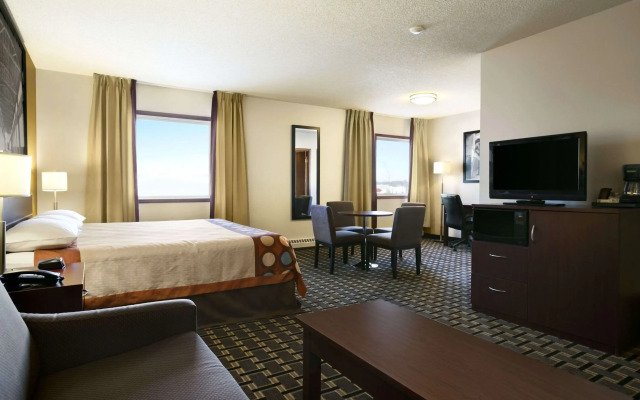 Super 8 by Wyndham Fox Creek