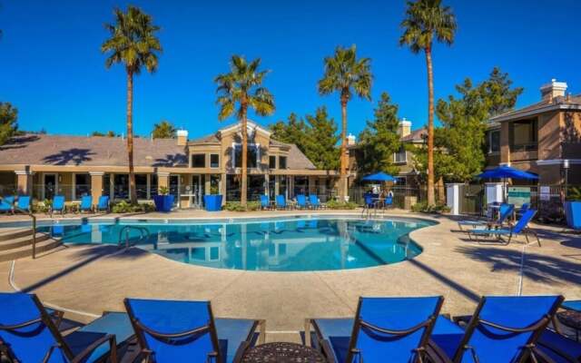 Quiet Home 9 Minutes to Strip Balcony & Pool