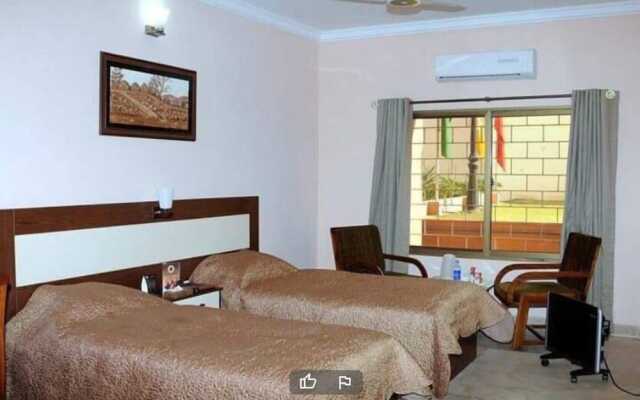 Hotel Pameer