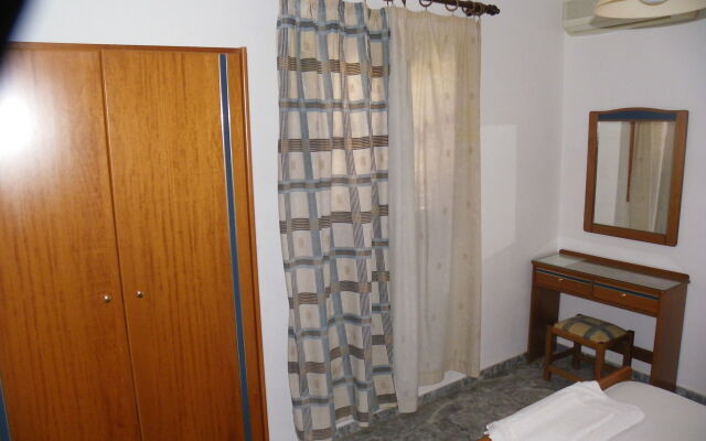 Filoxenia Studios & Apartments