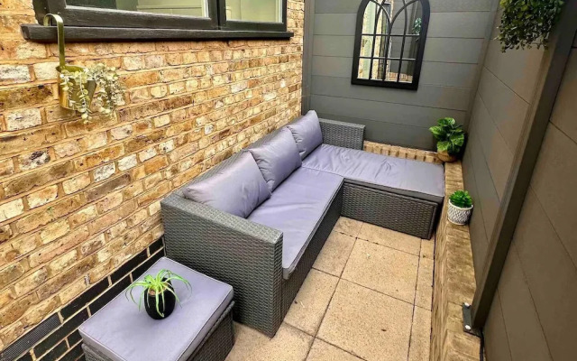 Stylish modern flat in SW London