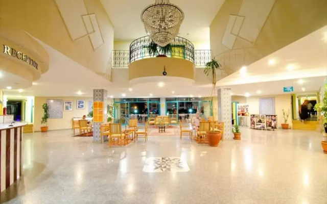 Clover Magic Park Side Otel