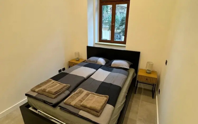 Cool Apartment With Small Balcony Near Florenc