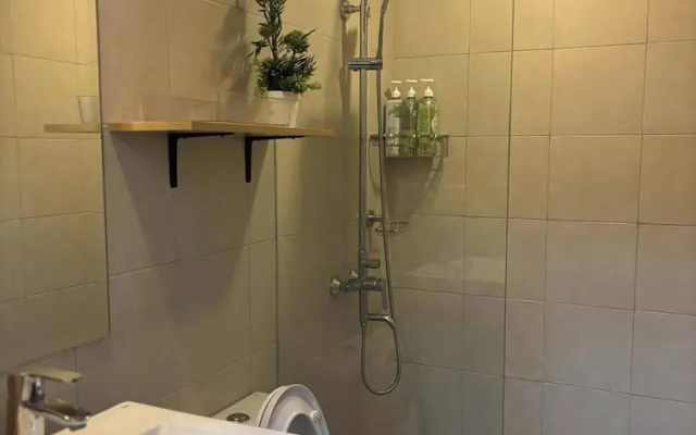 Cozy 1-bedroom Retreat in Iloilo City With City Views