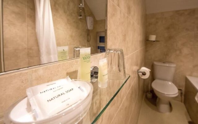 Alhambra Court Hotel