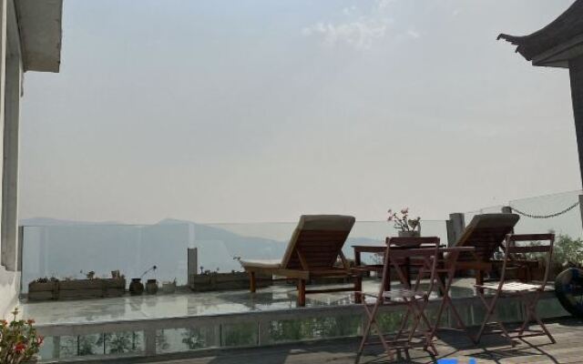 Luoluo Wuchen Lake View Inn