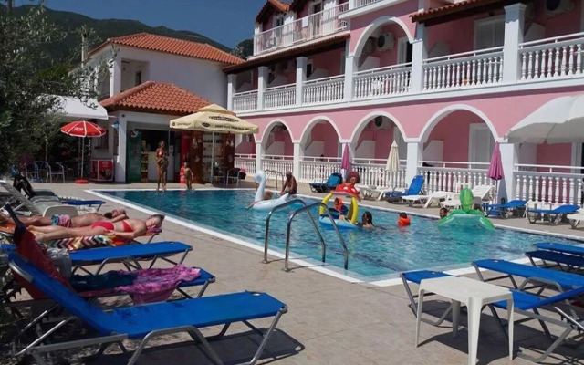 Giannis Pool Studios 5