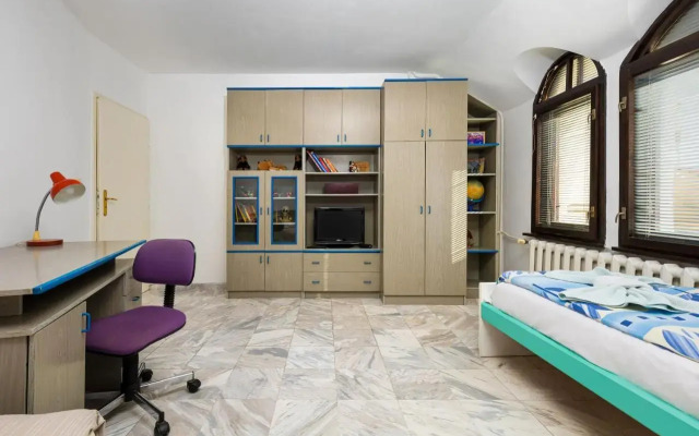 Spacious 2-Bedroom Maisonette in City Centre