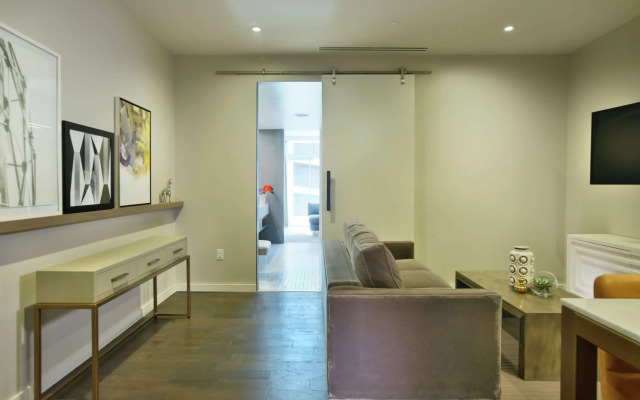 The Statler Dallas Curio Collection By Hilton