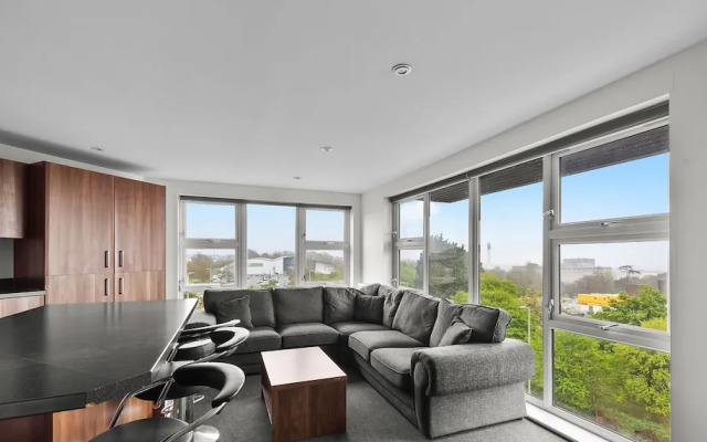 5 Bed Apartment @ Derriford Stays by Pureserviced