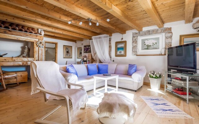 Beautiful Home in Lukovo Sugarje With 3 Bedrooms and Wifi