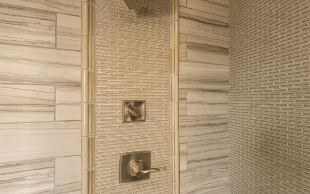 Chaparral House-Sleeps 14-Large Jacuzzi