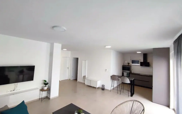 Brand new 3-bed Apartment