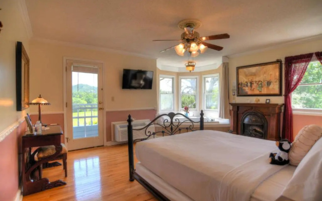 Blue Mountain Mist Country Inn & Spa