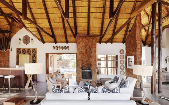 Esiweni Game Lodge