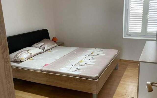 Red Apartment for 05