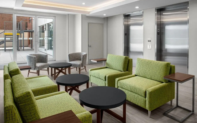 Holiday Inn Express And Suites Woodside Queens Nyc