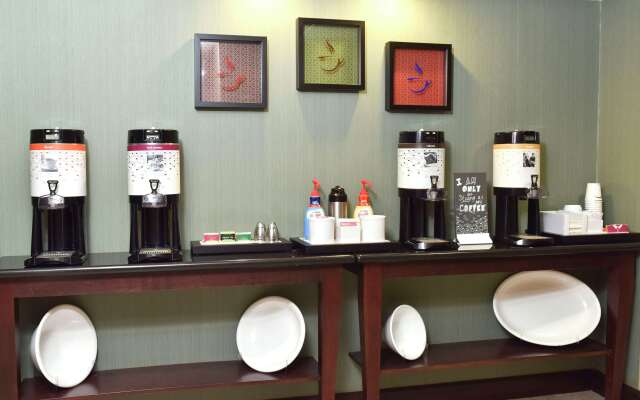 Hampton Inn & Suites Alexandria