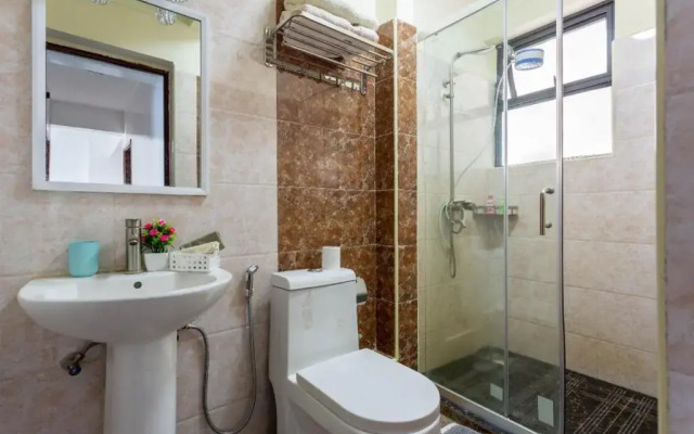 Relaxing, 3bdr with king bed & free parking