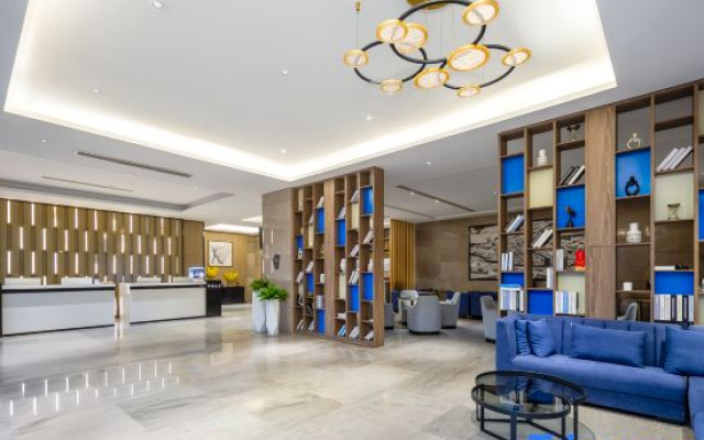 Yecheng Douhao Hotel (Haikou Yehai Avenue Zhengfa College)